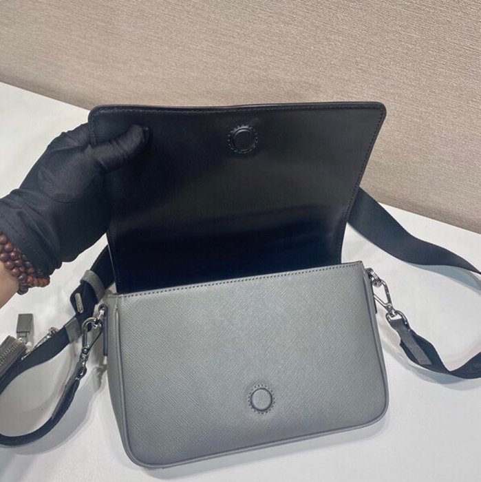 PRADA 2VD059 サフィアーノショルダー サイズ:22x14.5cm