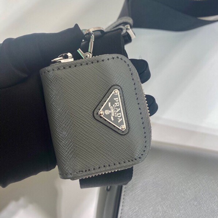 PRADA 2VD059 サフィアーノショルダー サイズ:22x14.5cm