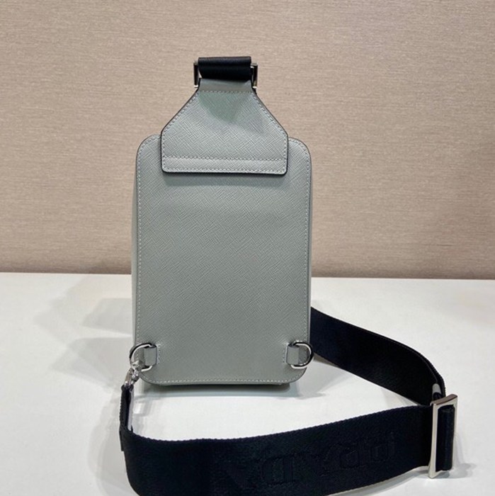 PRADA 2VZ106 胸バッグ サイズ:20x14cm