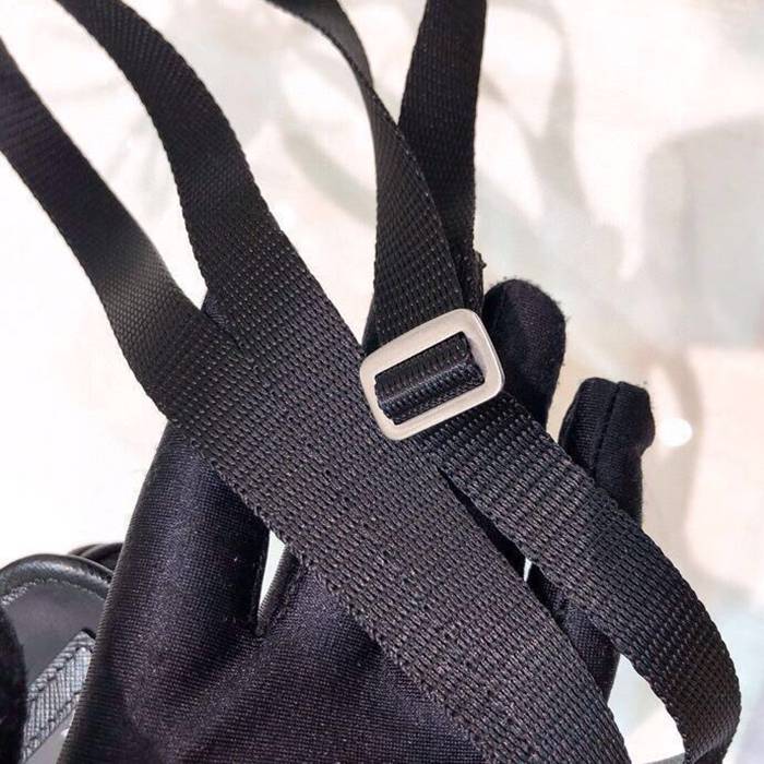 PRADA 2ZH109 スマホバッグ 縦型 サイズ:19x12x2.5cm