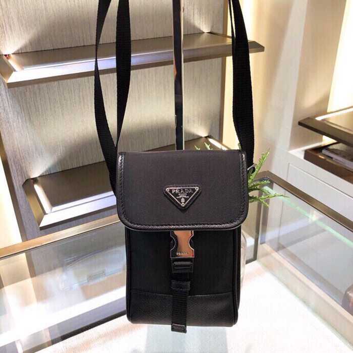 PRADA 2ZH109 スマホバッグ 縦型 サイズ:19x12x2.5cm