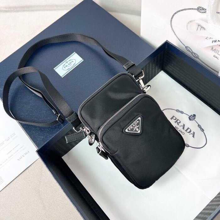 PRADA 2ZT024 スマホバッグ 縦型 サイズ:17x11x4.5cm