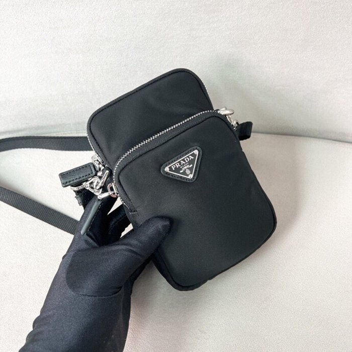 PRADA 2ZT024 スマホバッグ 縦型 サイズ:17x11x4.5cm