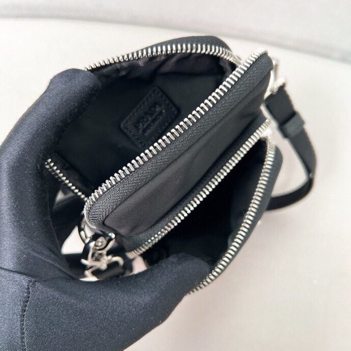 PRADA 2ZT024 スマホバッグ 縦型 サイズ:17x11x4.5cm
