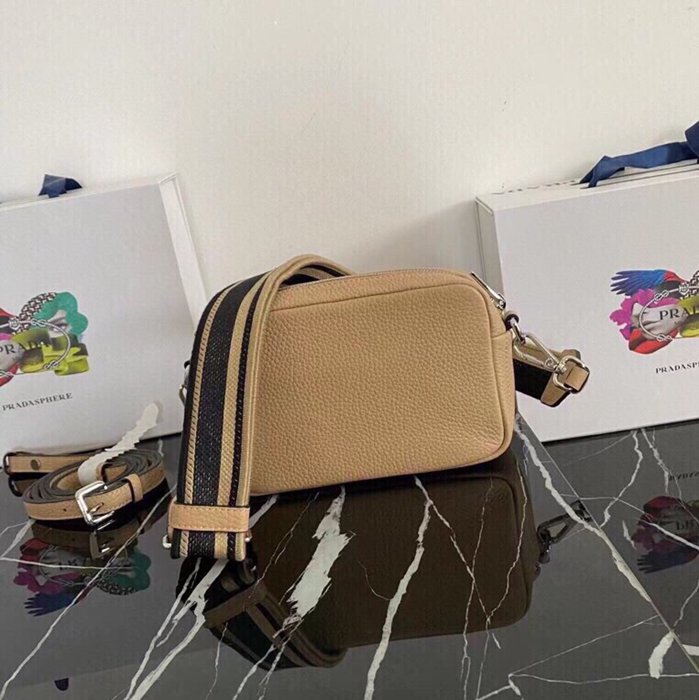 PRADA 1BH192 ダブルストラップ 小 サイズ:19x12cm