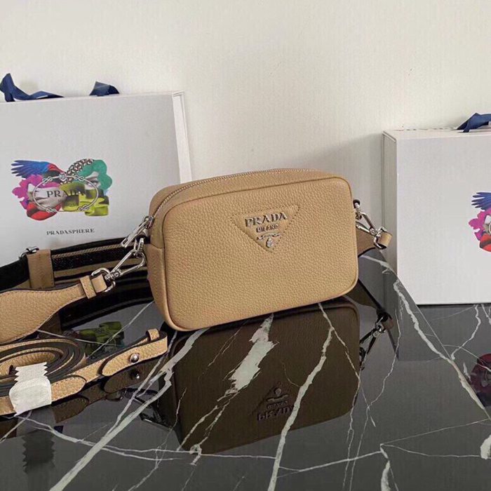 PRADA 1BH192 ダブルストラップ 小 サイズ:19x12cm