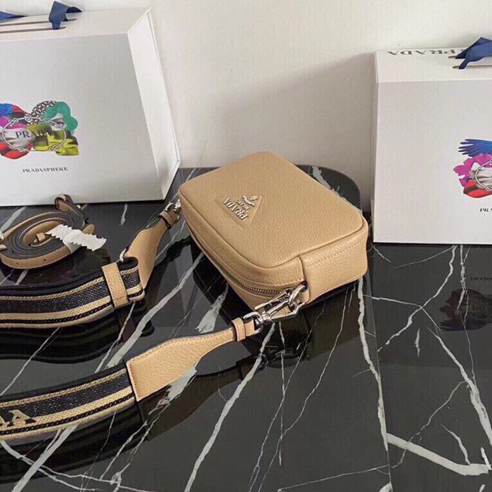 PRADA 1BH192 ダブルストラップ 小 サイズ:19x12cm
