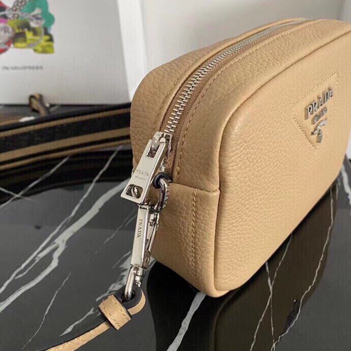 PRADA 1BH192 ダブルストラップ 小 サイズ:19x12cm