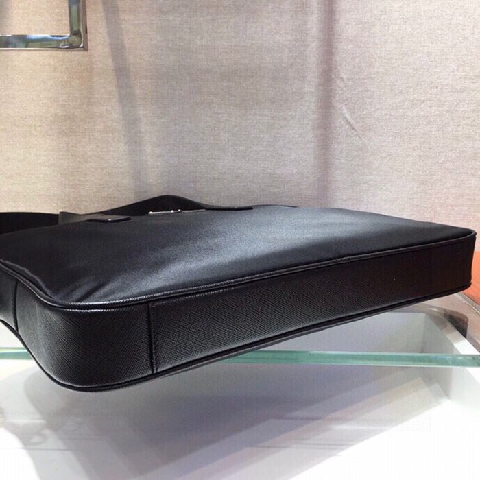 PRADA 2VE368 ナイロンブリーフケース サイズ:36x28cm