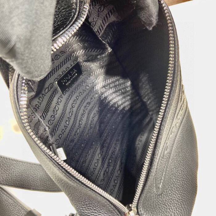 PRADA 2VZ098 胸バッグ サイズ:32x17x6.5cm