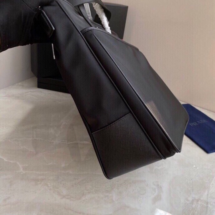 PRADA 2VG032 メンズバッグ サイズ:35x34x10cm