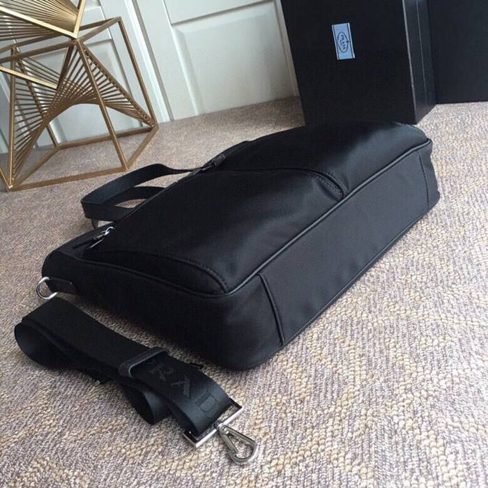 PRADA 2VG860 メンズバッグ サイズ:34x34.5cm
