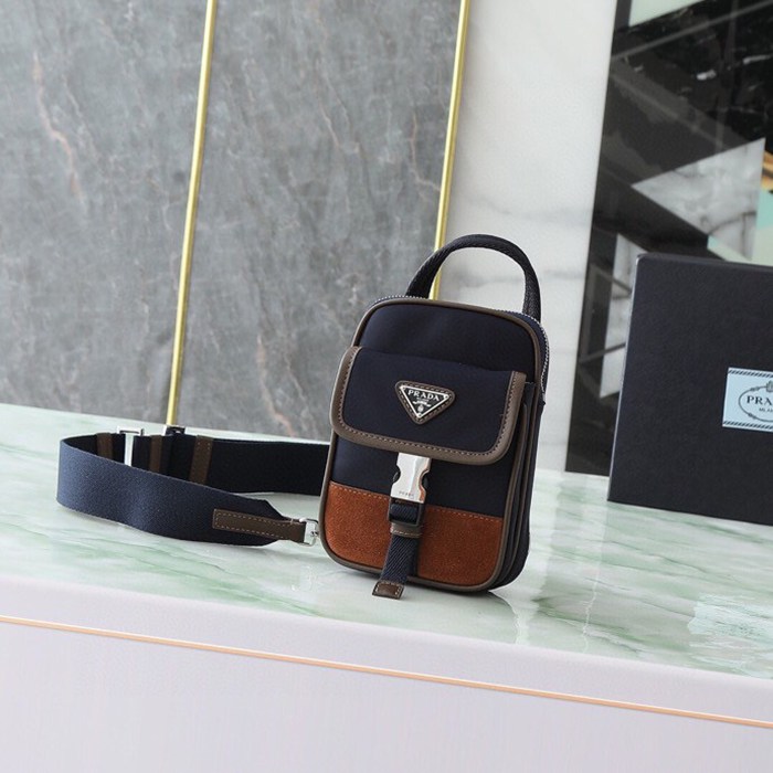 PRADA 2ZH194 スマホ胸バッグ サイズ:17x11.5x4.5cm