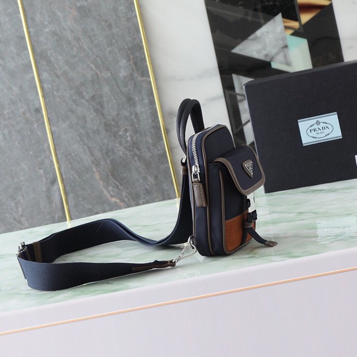 PRADA 2ZH194 スマホ胸バッグ サイズ:17x11.5x4.5cm