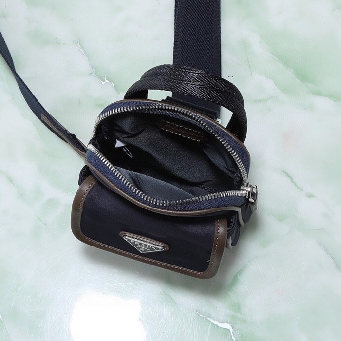 PRADA 2ZH194 スマホ胸バッグ サイズ:17x11.5x4.5cm