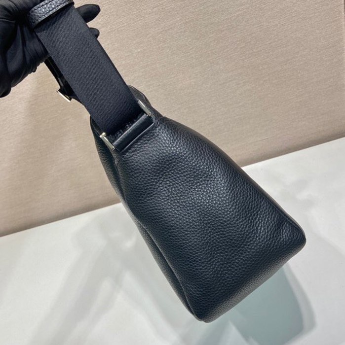 PRADA 2VH182 メッセンジャー 小 サイズ:31.5x25x14cm