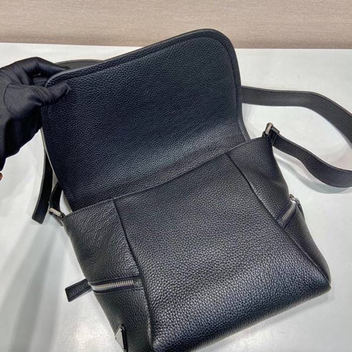PRADA 2VD056 フラップショルダー サイズ:22x22x12cm