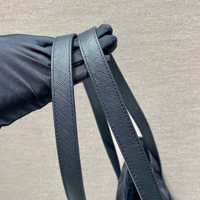 PRADA 1BG052 ナイロントート サイズ:35x29x15.5cm