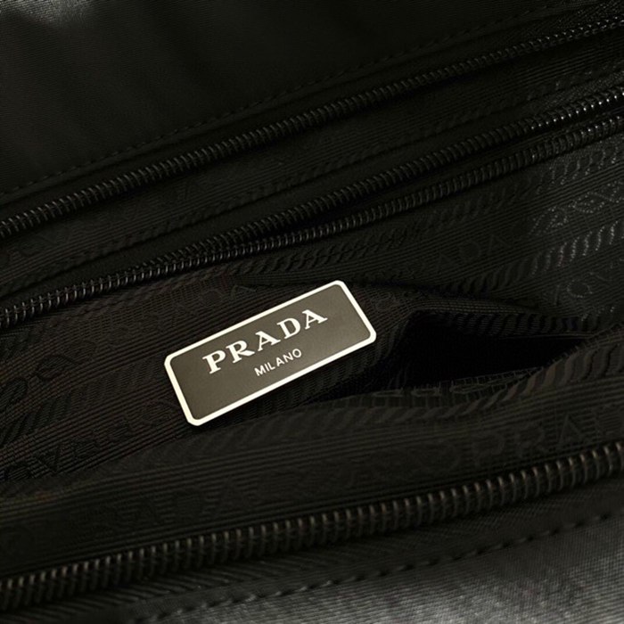 PRADA 1BG052 ナイロントート サイズ:35x29x15.5cm