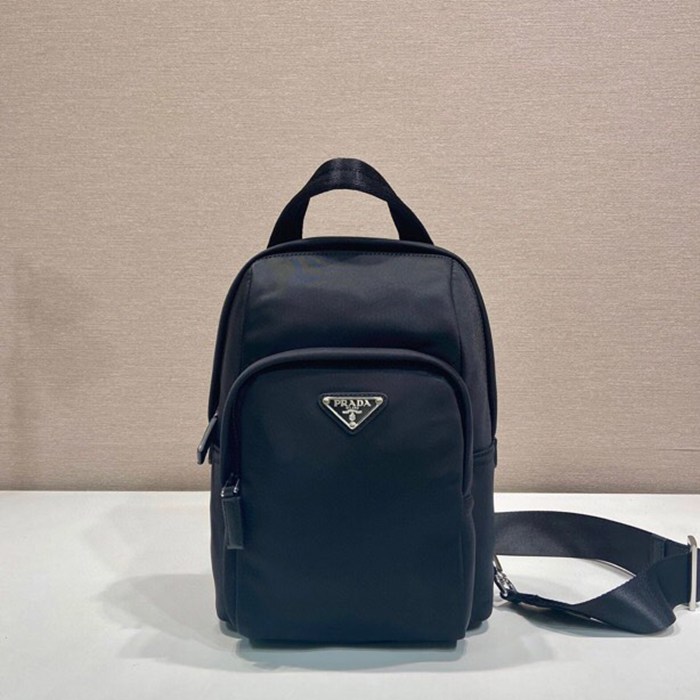 PRADA 2VZ116 胸バッグ サイズ:27x20cm PRADA 2VZ116 胸バッグ サイズ:27x20cm