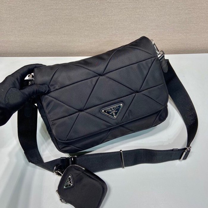 PRADA 1BD290 3in1中 サイズ:24x24x8.5cm