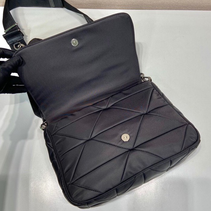 PRADA 1BD290 3in1中 サイズ:24x24x8.5cm
