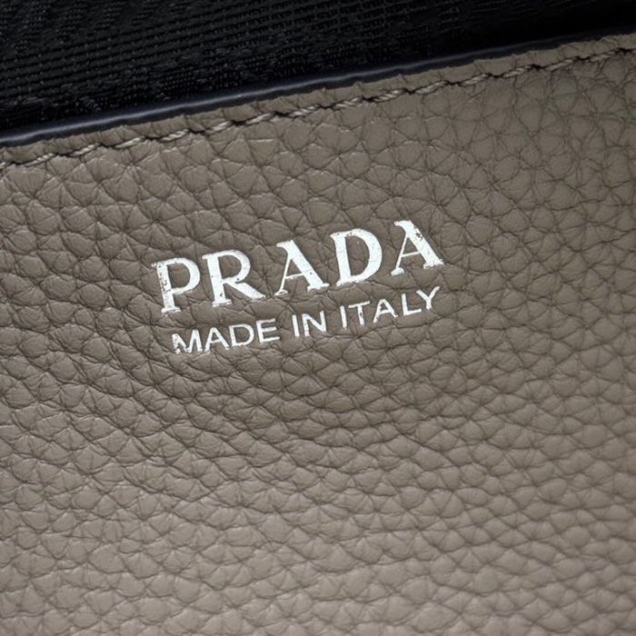 PRADA 1BD082 ダブルストラップ 鹿皮紋牛皮 サイズ:22x14cm