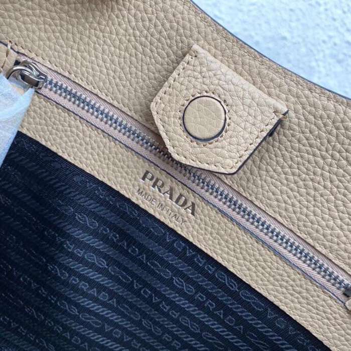 PRADA 1BC073 ファブリック斜め掛け 大 サイズ:30x28x12cm