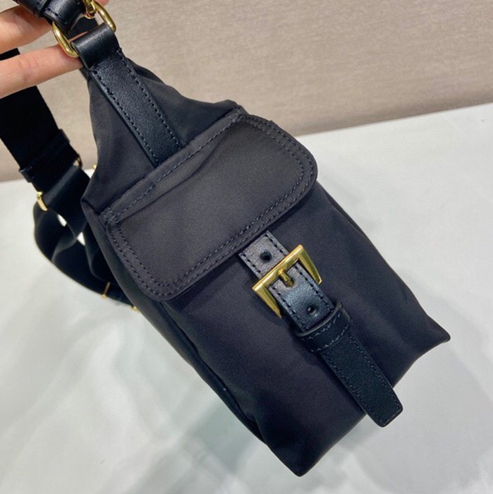 PRADA 1BC264 エクスプロアバッグ サイズ:32x22x11.5cm
