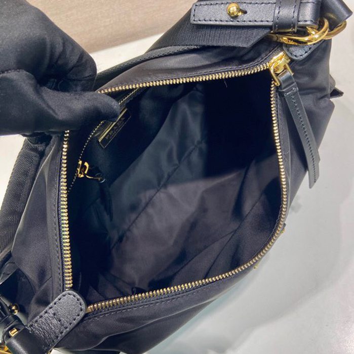 PRADA 1BC264 エクスプロアバッグ サイズ:32x22x11.5cm