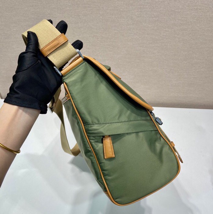 PRADA 2VD052 メッセンジャー 大 オリーブ緑 サイズ:30x27.5x14.5cm