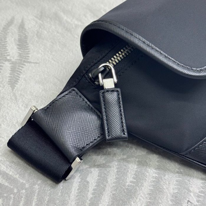 PRADA 2VH176 十字紋ウエストバッグ サイズ:18x15cm