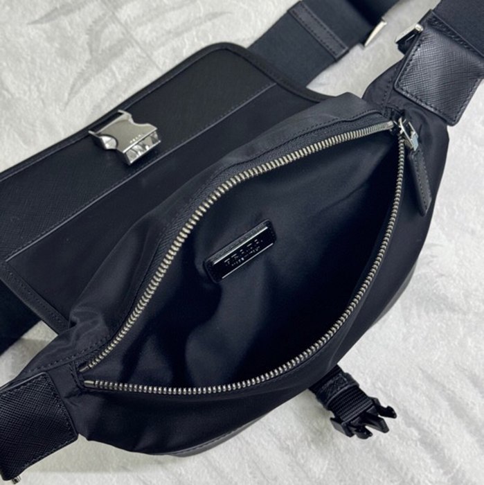 PRADA 2VH176 十字紋ウエストバッグ サイズ:18x15cm