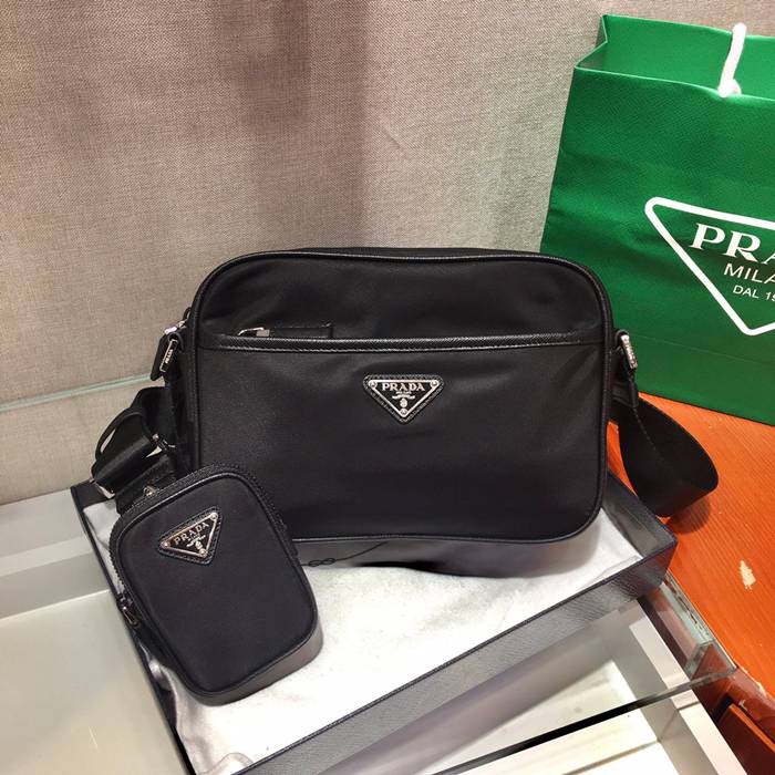 PRADA 新作スマホバッグ サイズ:18x12cm PRADA 新作スマホバッグ サイズ:18x12cm