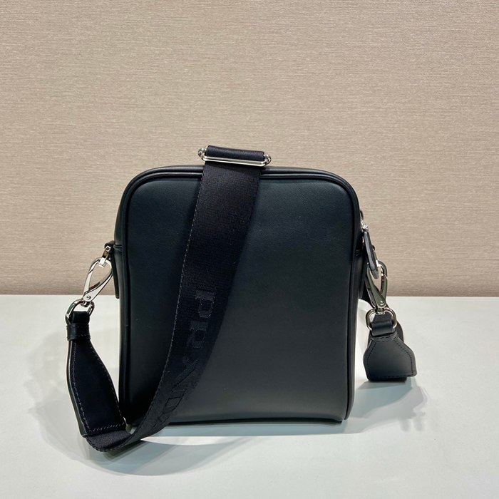 PRADA 新作ブリーフケース サイズ:38x29x10cm