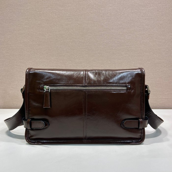 PRADA 新作メッセンジャー サイズ:28x20x10cm