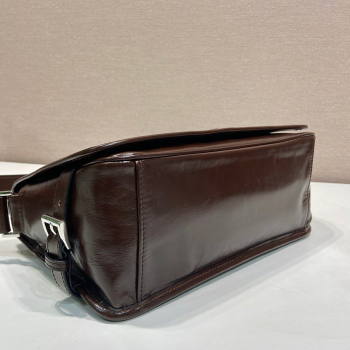 PRADA 新作メッセンジャー サイズ:28x20x10cm