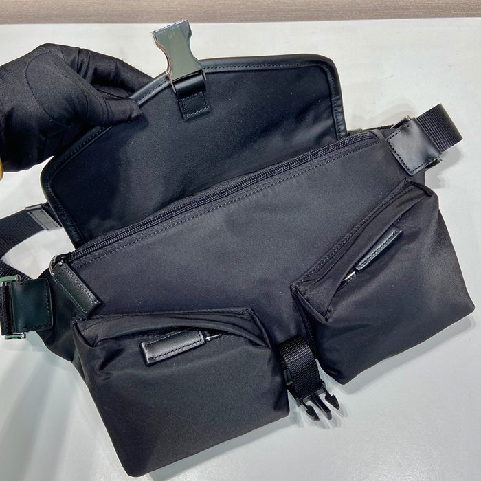 PRADA 2VH174 ナイロン胸バッグウエストバッグ サイズ:24x18x5.5cm