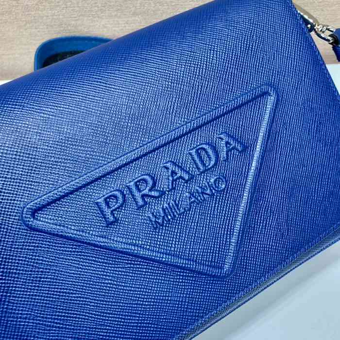 PRADA 2VD046 刺繍テープフラップショルダー サイズ:26x18x6.5cm