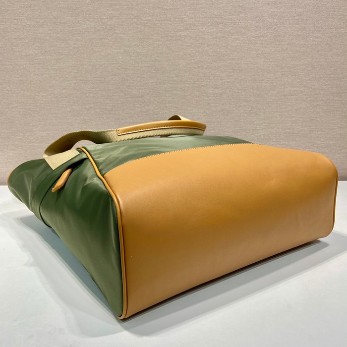 PRADA 2VG119 トート サイズ:42x31.5x17cm