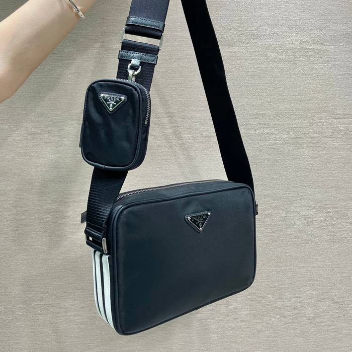 PRADA adコラボ 2VH142 斜め掛け サイズ:25x19cm PRADA adコラボ 2VH142 斜め掛け サイズ:25x19cm