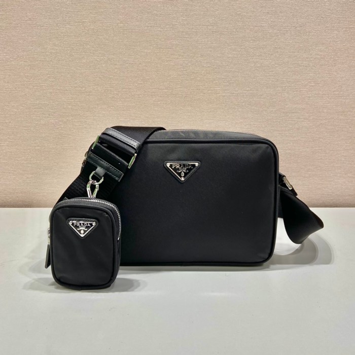 PRADA adコラボ 2VH142 斜め掛け サイズ:25x19cm