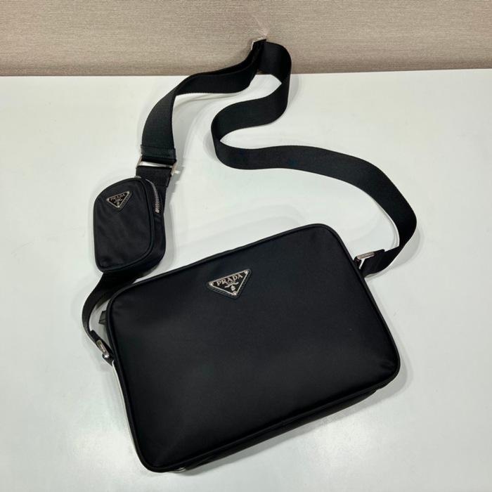 PRADA adコラボ 2VH142 斜め掛け サイズ:25x19cm