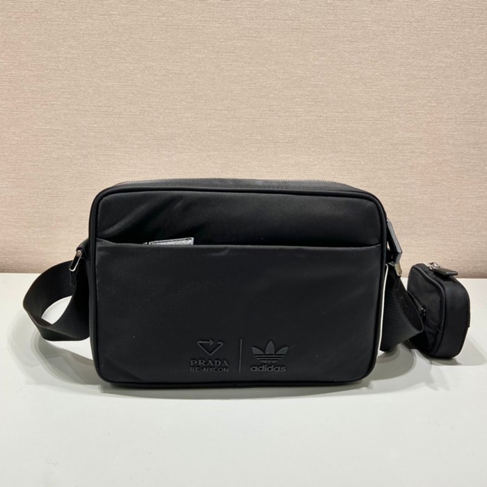 PRADA adコラボ 2VH142 斜め掛け サイズ:25x19cm