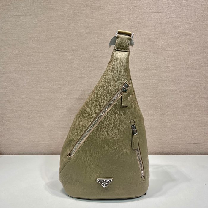 PRADA 2VZ092A オールレザー胸バッグ サイズ:37.5x26.5x10cm PRADA 2VZ092A オールレザー胸バッグ サイズ:37.5x26.5x10cm