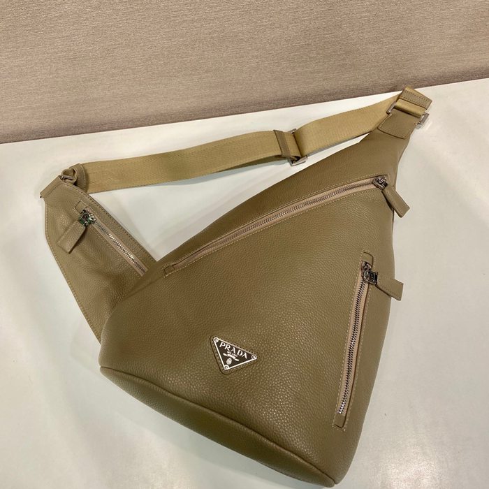 PRADA 2VZ092A オールレザー胸バッグ サイズ:37.5x26.5x10cm