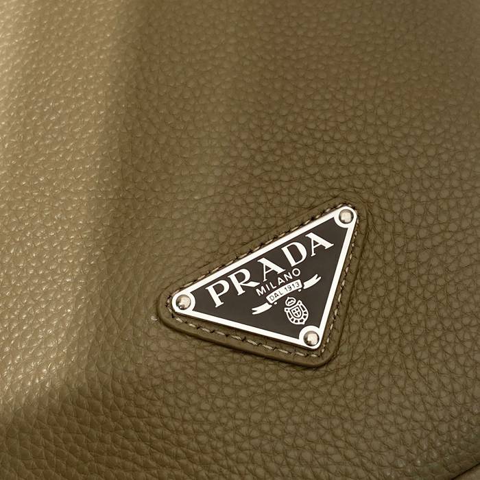 PRADA 2VZ092A オールレザー胸バッグ サイズ:37.5x26.5x10cm