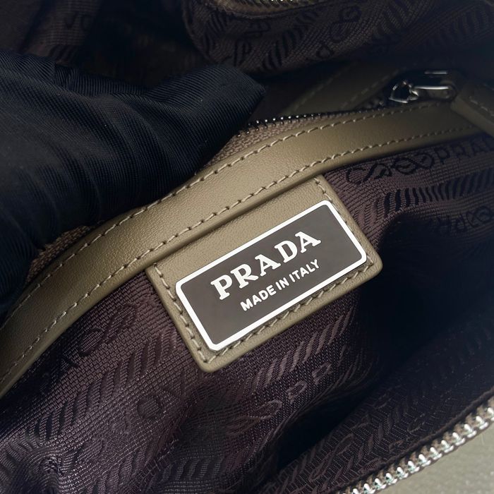 PRADA 2VZ092A オールレザー胸バッグ サイズ:37.5x26.5x10cm
