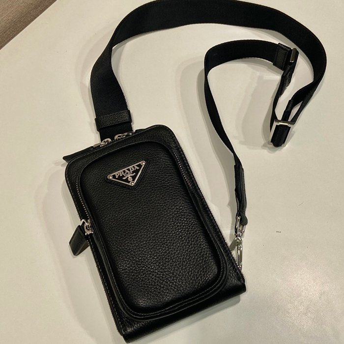 PRADA 2VH195 鹿革スマホバッグ サイズ:18x11.5cm