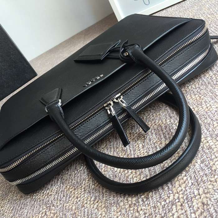 PRADA 2VE366B 新作ブリーフケース サイズ:36x28cm